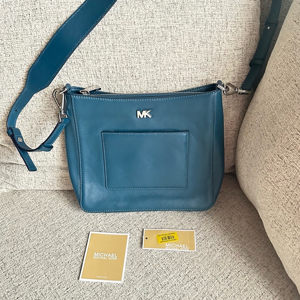 Michael Kors Gloria Pocket Swing Pack Leather Crossbody/Shoulde Bag in Luxe Teal